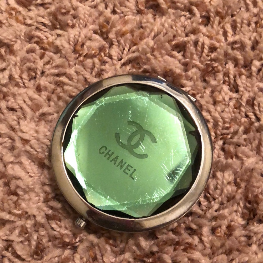Hand mirror